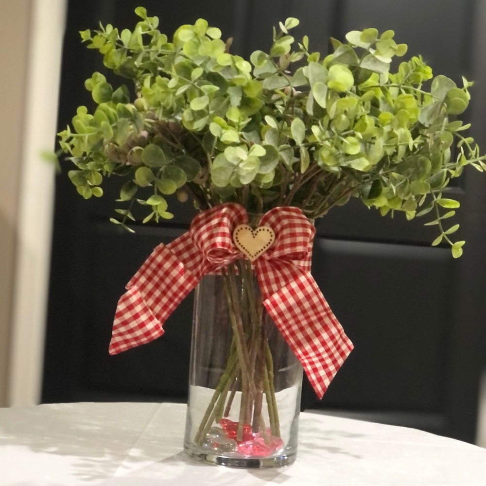 Valentine’s farmhouse floral w/repurposed jar